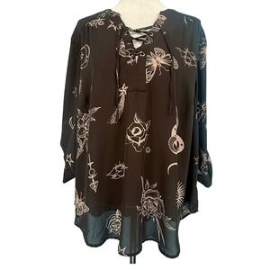 Torrid Harper Black Celestial Snake Butterfly Lace Up Pullover Tunic Top Size 2